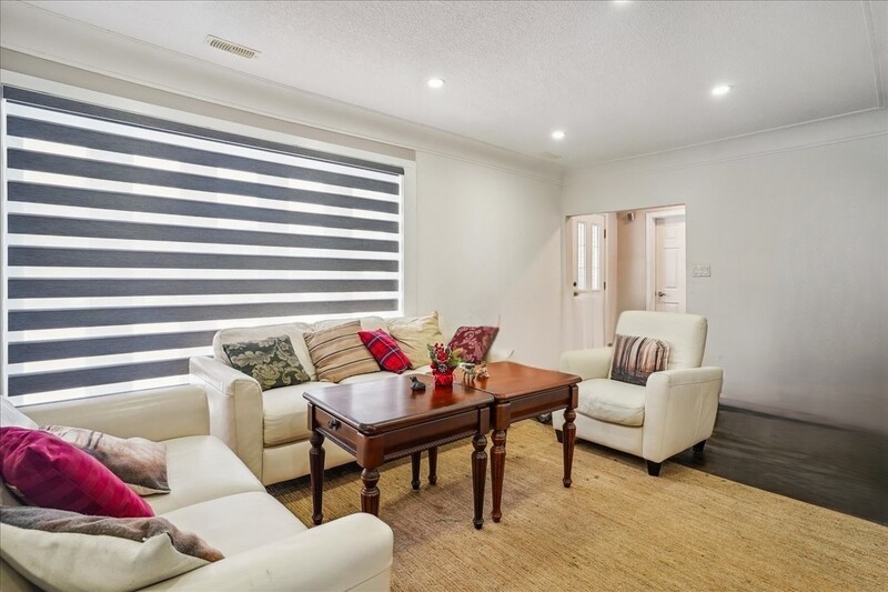 INVESTMENT OPPORTUNITY IN 3 UNIT MULTI-PLEX!