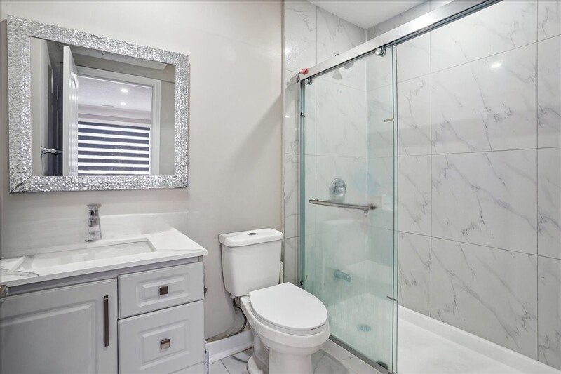 INVESTMENT OPPORTUNITY IN 3 UNIT MULTI-PLEX!