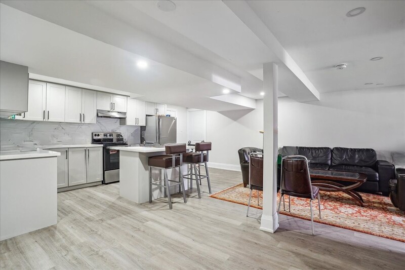 INVESTMENT OPPORTUNITY IN 3 UNIT MULTI-PLEX!