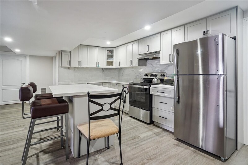 INVESTMENT OPPORTUNITY IN 3 UNIT MULTI-PLEX!