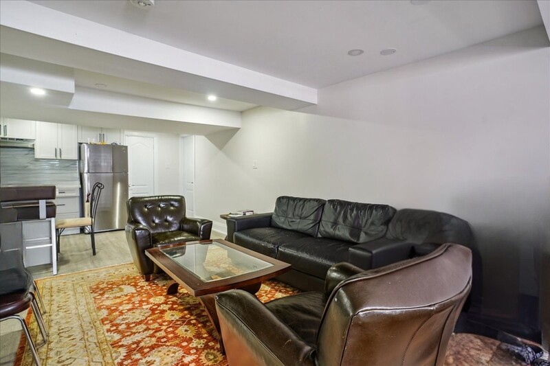 INVESTMENT OPPORTUNITY IN 3 UNIT MULTI-PLEX!