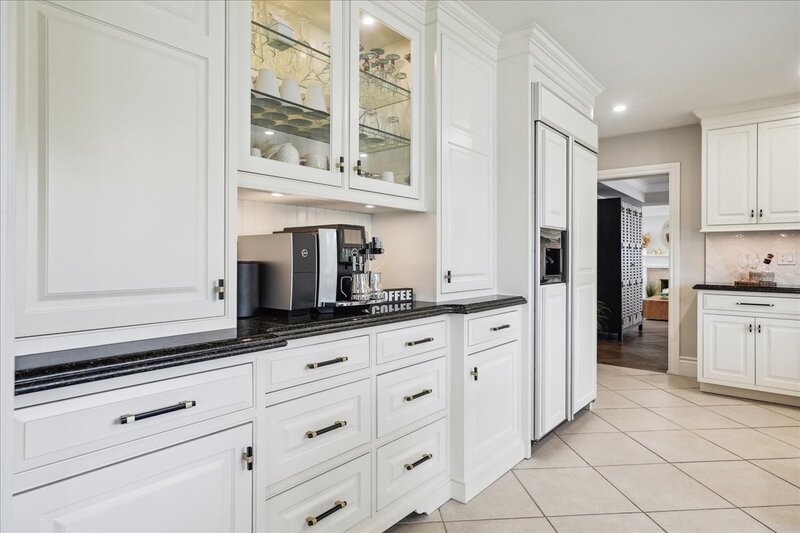 BEAUTIFUL RENOVATED HOME WITH A STUNNING BACKYARD!