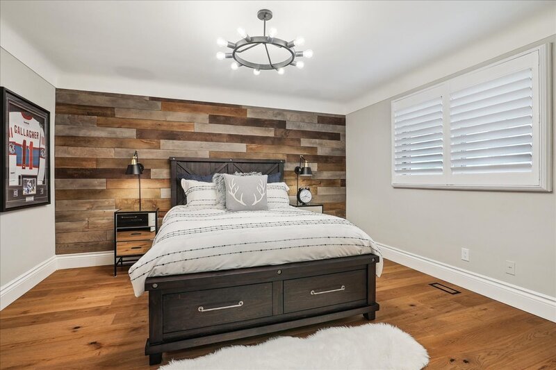 BEAUTIFUL RENOVATED HOME WITH A STUNNING BACKYARD!