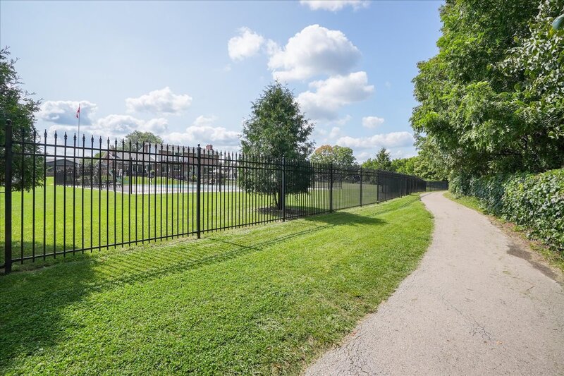 BEAUTIFUL RENOVATED HOME WITH A STUNNING BACKYARD!