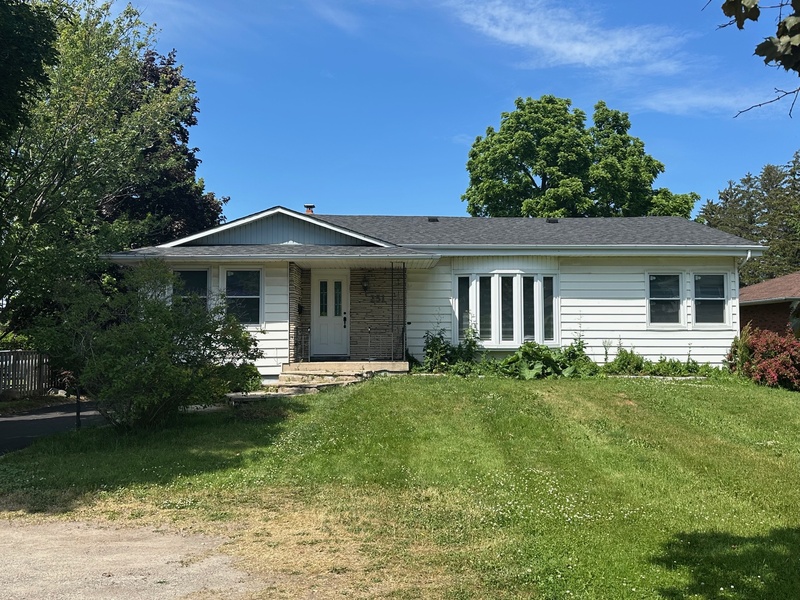 SPACIOUS UPPER LEVEL 4 BEDROOM HOME FOR LEASE