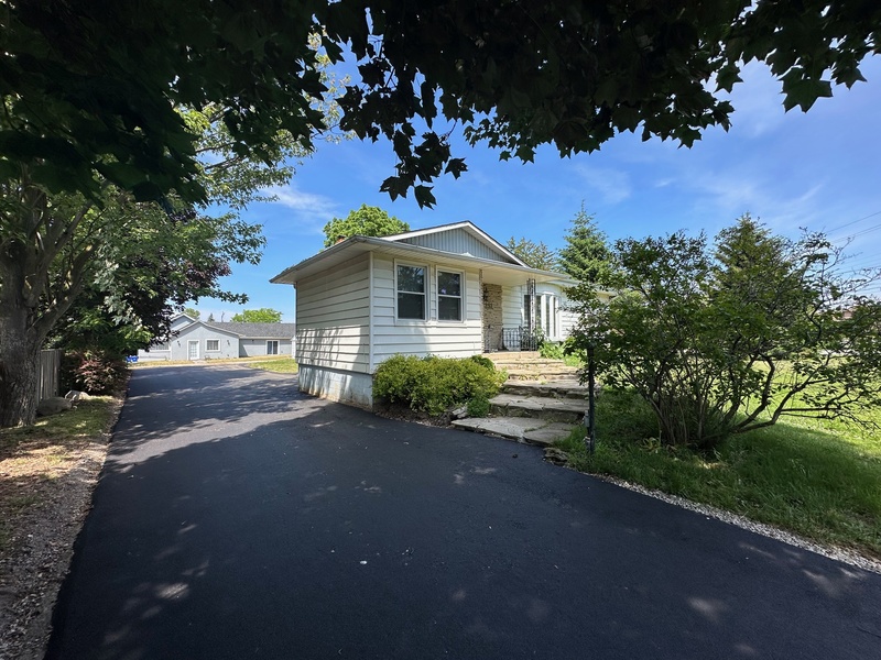 SPACIOUS UPPER LEVEL 4 BEDROOM HOME FOR LEASE