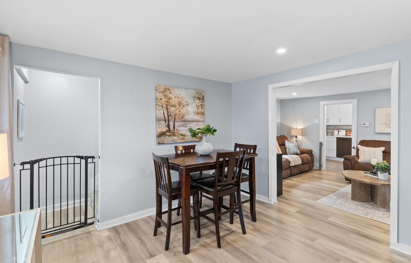 FAMILY HOME IN WELLAND WITH LARGE GARAGE!