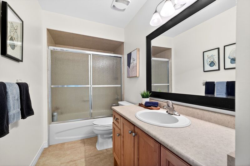 STUNNING LARGE FAMILY HOME IN OAKVILLE!