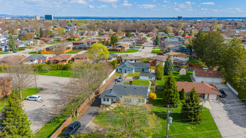 INVESTMENT OPPORTUNITY IN 3 UNIT MULTI-PLEX!