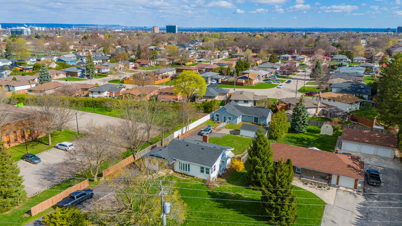INVESTMENT OPPORTUNITY IN 3 UNIT MULTI-PLEX!