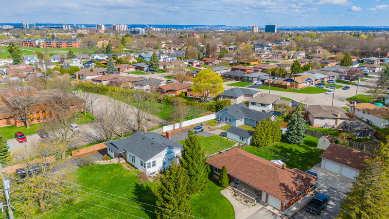 INVESTMENT OPPORTUNITY IN 3 UNIT MULTI-PLEX!