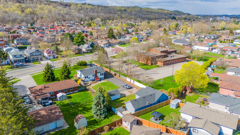 INVESTMENT OPPORTUNITY IN 3 UNIT MULTI-PLEX!