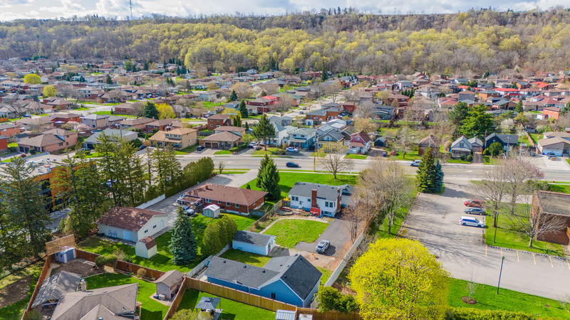 INVESTMENT OPPORTUNITY IN 3 UNIT MULTI-PLEX!