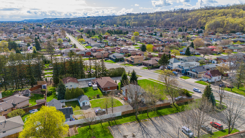 INVESTMENT OPPORTUNITY IN 3 UNIT MULTI-PLEX!