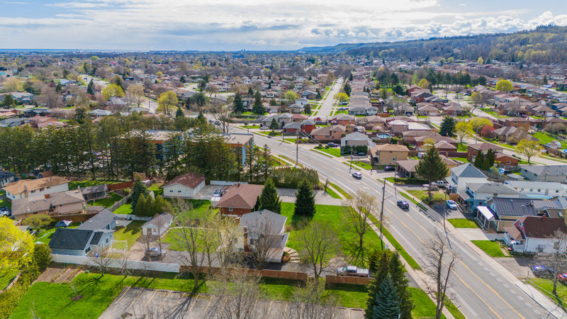 INVESTMENT OPPORTUNITY IN 3 UNIT MULTI-PLEX!