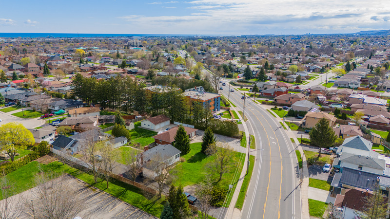 INVESTMENT OPPORTUNITY IN 3 UNIT MULTI-PLEX!