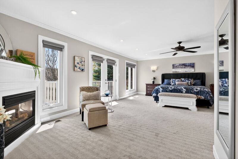 FANTASTIC FAMILY HOME WITH POOL IN SMITHVILLE!