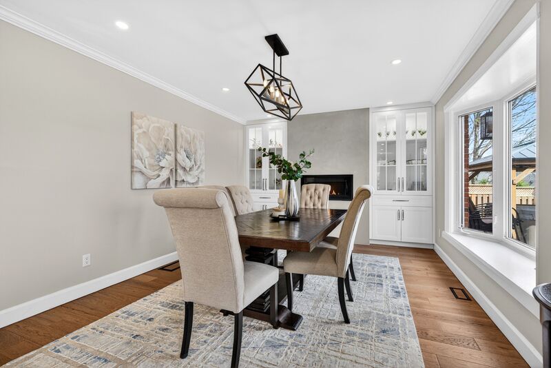 FANTASTIC FAMILY HOME WITH POOL IN SMITHVILLE!