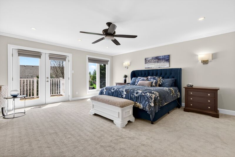 FANTASTIC FAMILY HOME WITH POOL IN SMITHVILLE!