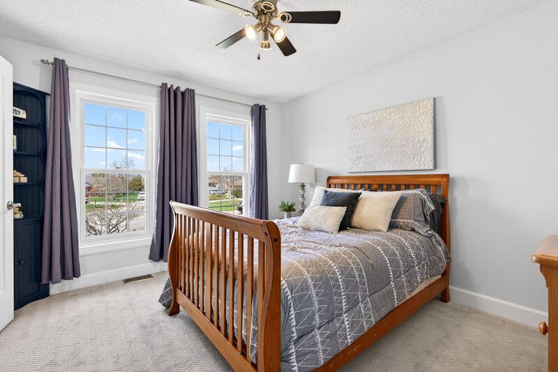 FANTASTIC FAMILY HOME WITH POOL IN SMITHVILLE!