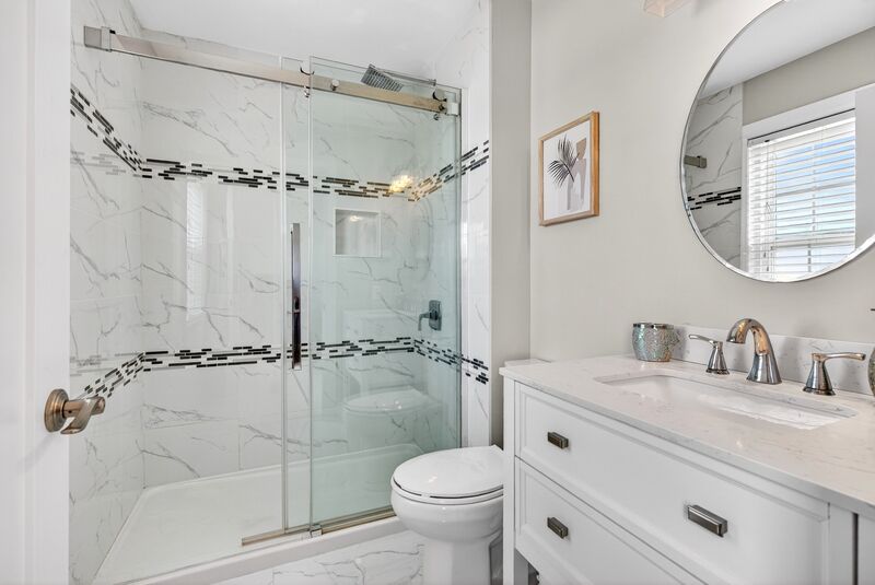 FANTASTIC FAMILY HOME WITH POOL IN SMITHVILLE!