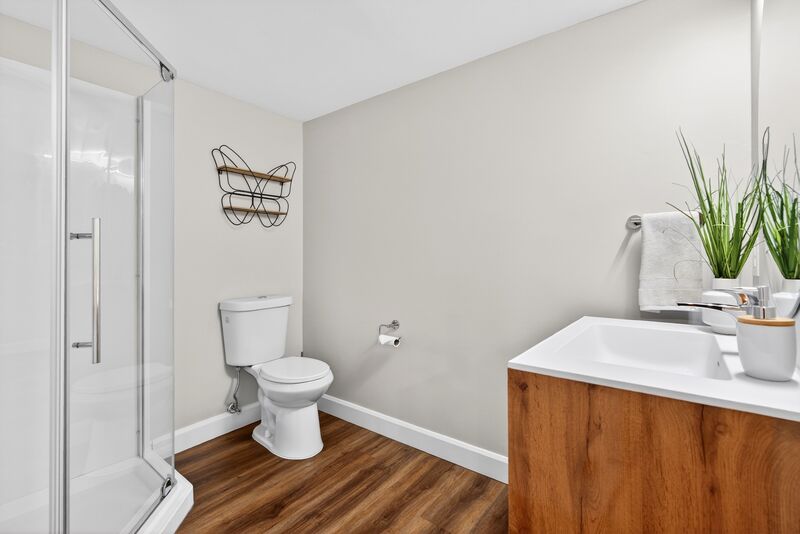 FANTASTIC FAMILY HOME WITH POOL IN SMITHVILLE!