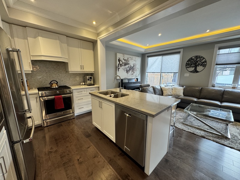 GREAT GRIMSBY BEACH FAMILY HOME FOR LEASE!