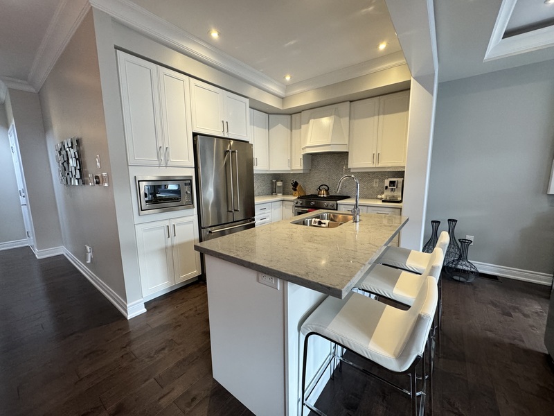 GREAT GRIMSBY BEACH FAMILY HOME FOR LEASE!