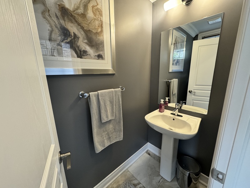 GREAT GRIMSBY BEACH FAMILY HOME FOR LEASE!