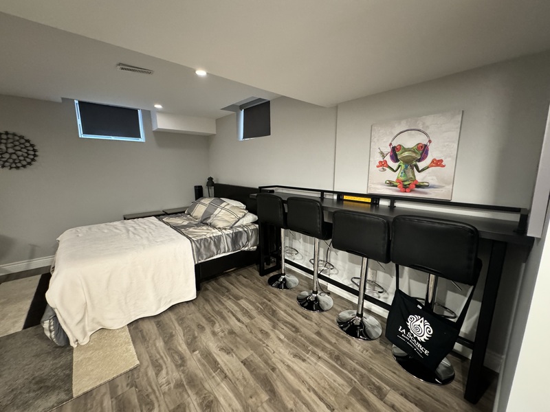 GREAT GRIMSBY BEACH FAMILY HOME FOR LEASE!