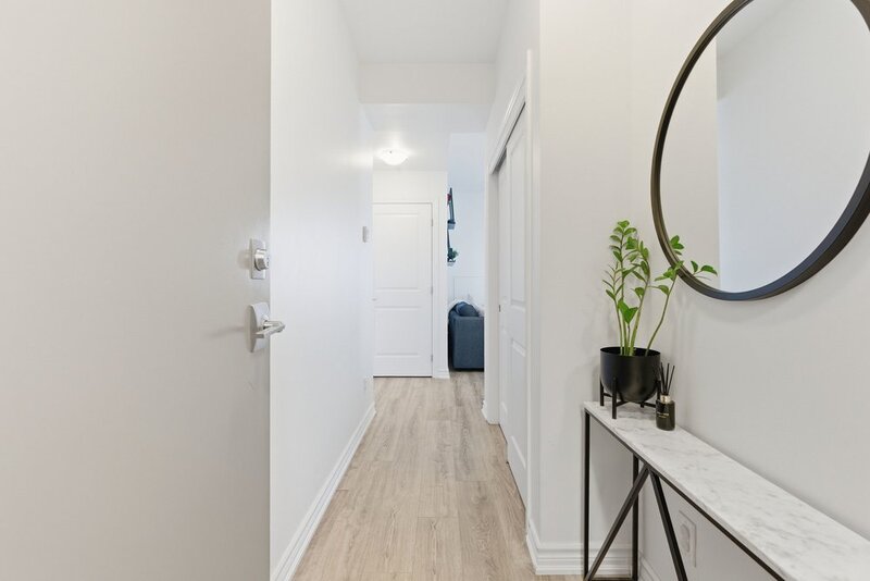 BEAUTIFUL CONDO IN THE HEART OF GRIMSBY-ON-THE-LAKE!