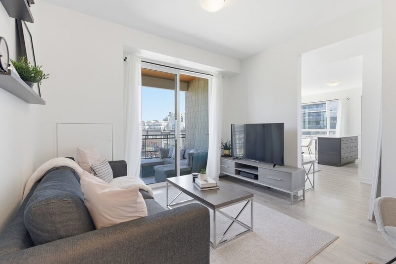 BEAUTIFUL CONDO IN THE HEART OF GRIMSBY-ON-THE-LAKE!