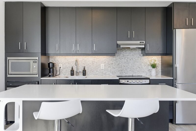 BEAUTIFUL CONDO IN THE HEART OF GRIMSBY-ON-THE-LAKE!
