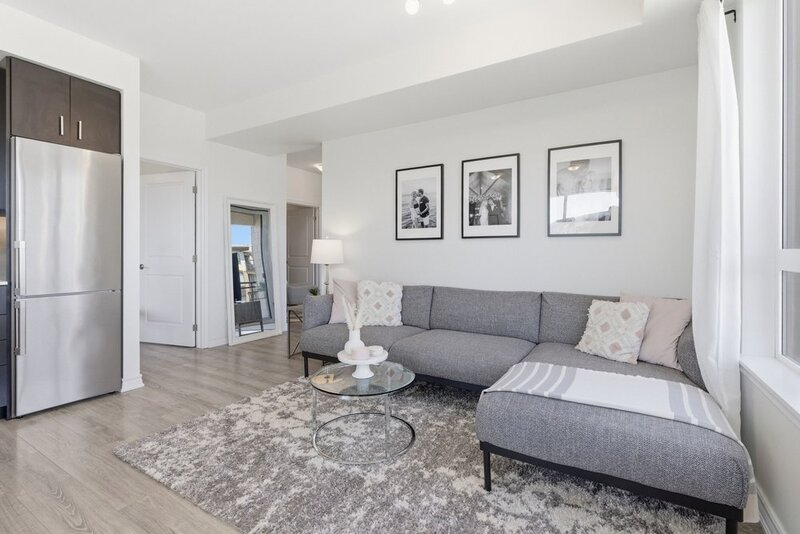BEAUTIFUL CONDO IN THE HEART OF GRIMSBY-ON-THE-LAKE!
