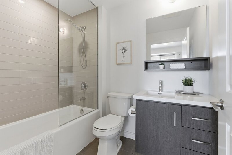 BEAUTIFUL CONDO IN THE HEART OF GRIMSBY-ON-THE-LAKE!