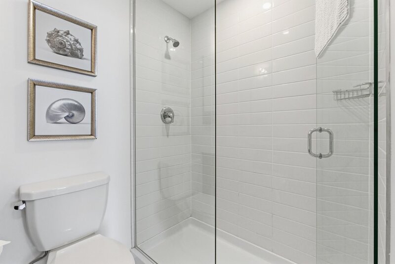 BEAUTIFUL CONDO IN THE HEART OF GRIMSBY-ON-THE-LAKE!