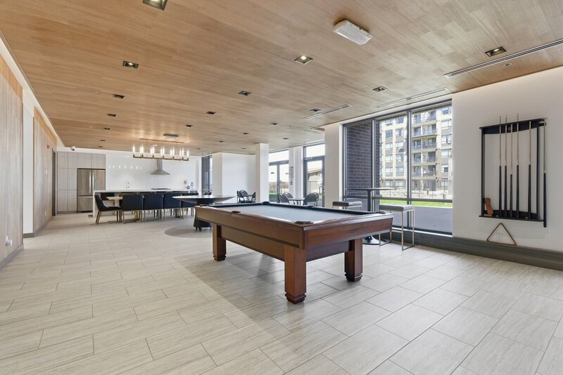 BEAUTIFUL CONDO IN THE HEART OF GRIMSBY-ON-THE-LAKE!