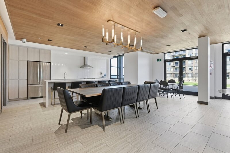 BEAUTIFUL CONDO IN THE HEART OF GRIMSBY-ON-THE-LAKE!