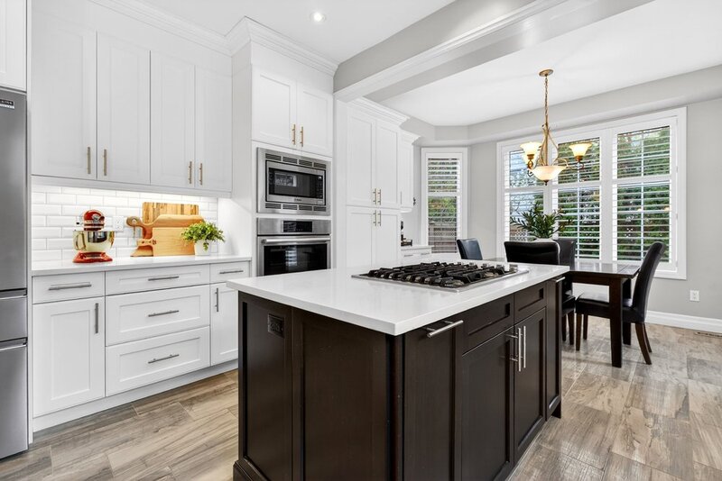 STUNNINGLY LARGE FAMILY HOME IN BURLINGTON!