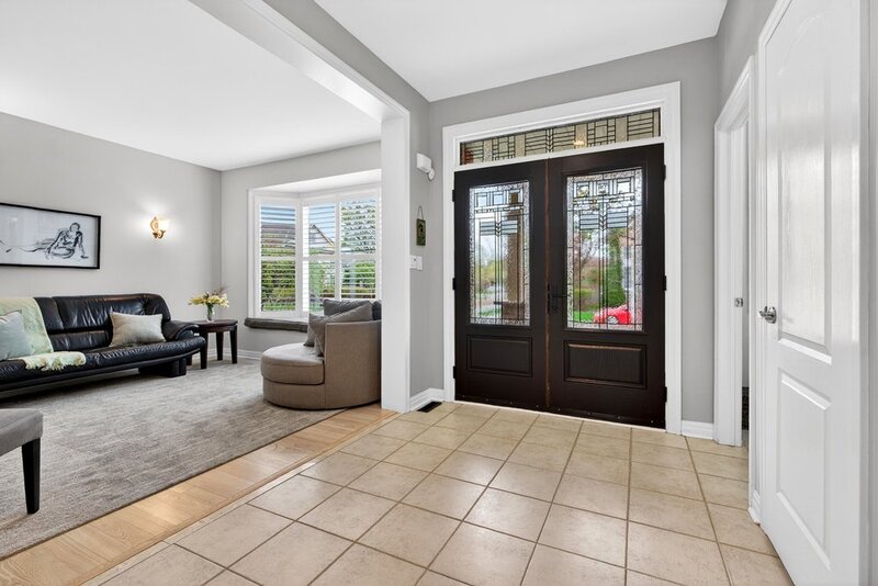 STUNNINGLY LARGE FAMILY HOME IN BURLINGTON!