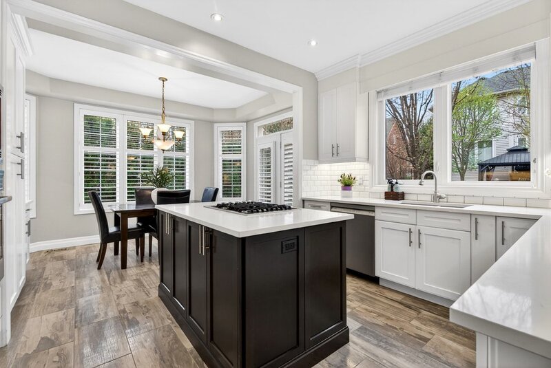 STUNNINGLY LARGE FAMILY HOME IN BURLINGTON!