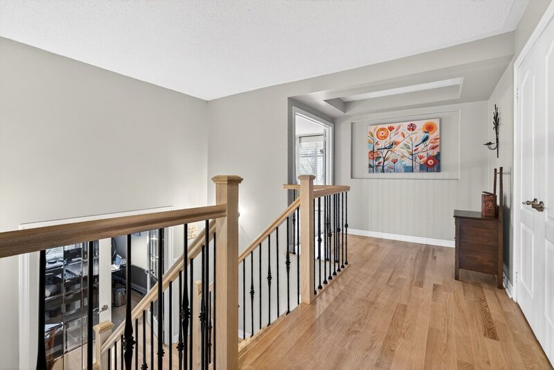 STUNNINGLY LARGE FAMILY HOME IN BURLINGTON!