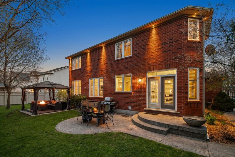 STUNNINGLY LARGE FAMILY HOME IN BURLINGTON!