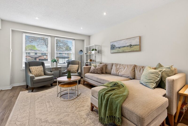 GREAT SEMI DETACHED FAMILY HOME IN BURLINGTON!