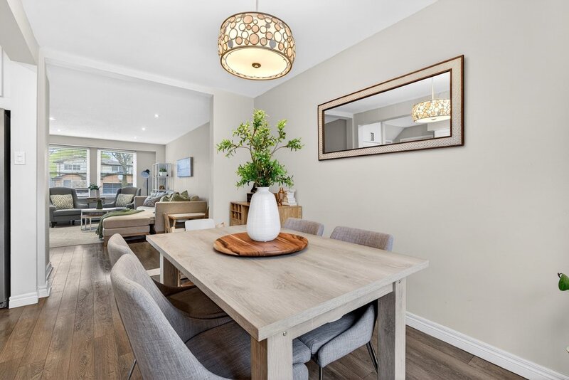 GREAT SEMI DETACHED FAMILY HOME IN BURLINGTON!