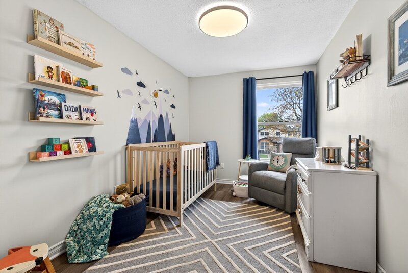GREAT SEMI DETACHED FAMILY HOME IN BURLINGTON!