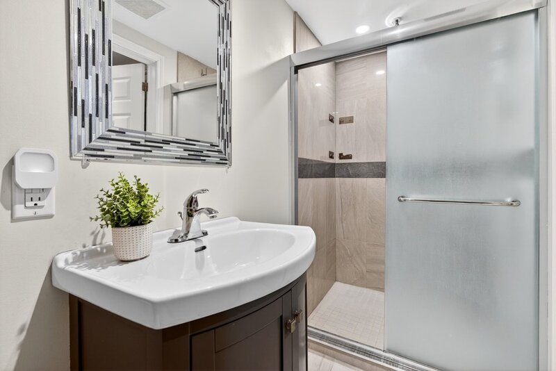 GREAT SEMI DETACHED FAMILY HOME IN BURLINGTON!