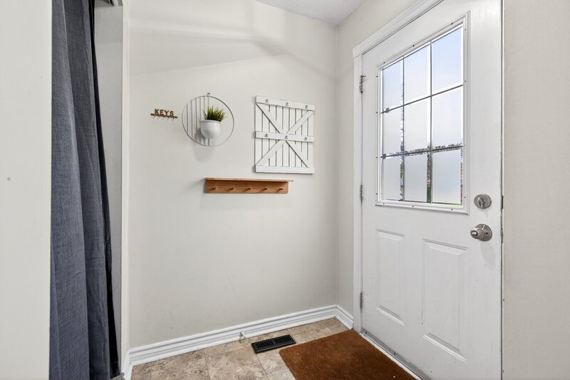 GREAT SEMI DETACHED FAMILY HOME IN BURLINGTON!