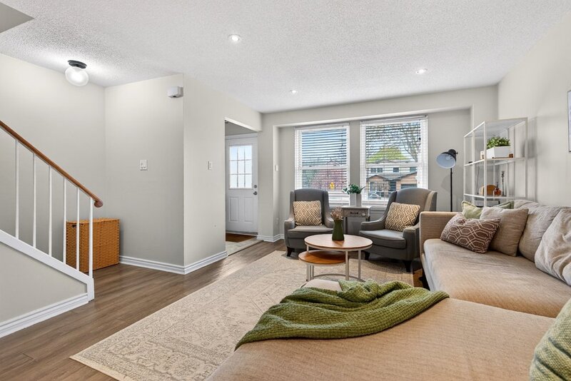 GREAT SEMI DETACHED FAMILY HOME IN BURLINGTON!