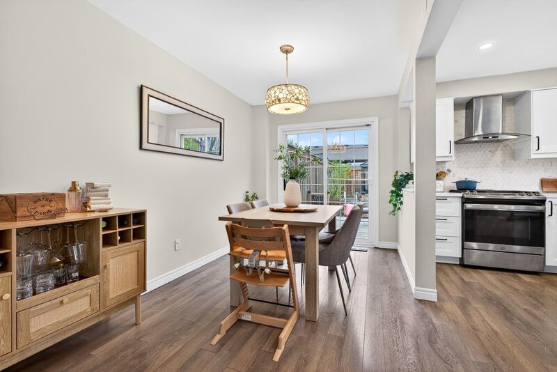 GREAT SEMI DETACHED FAMILY HOME IN BURLINGTON!